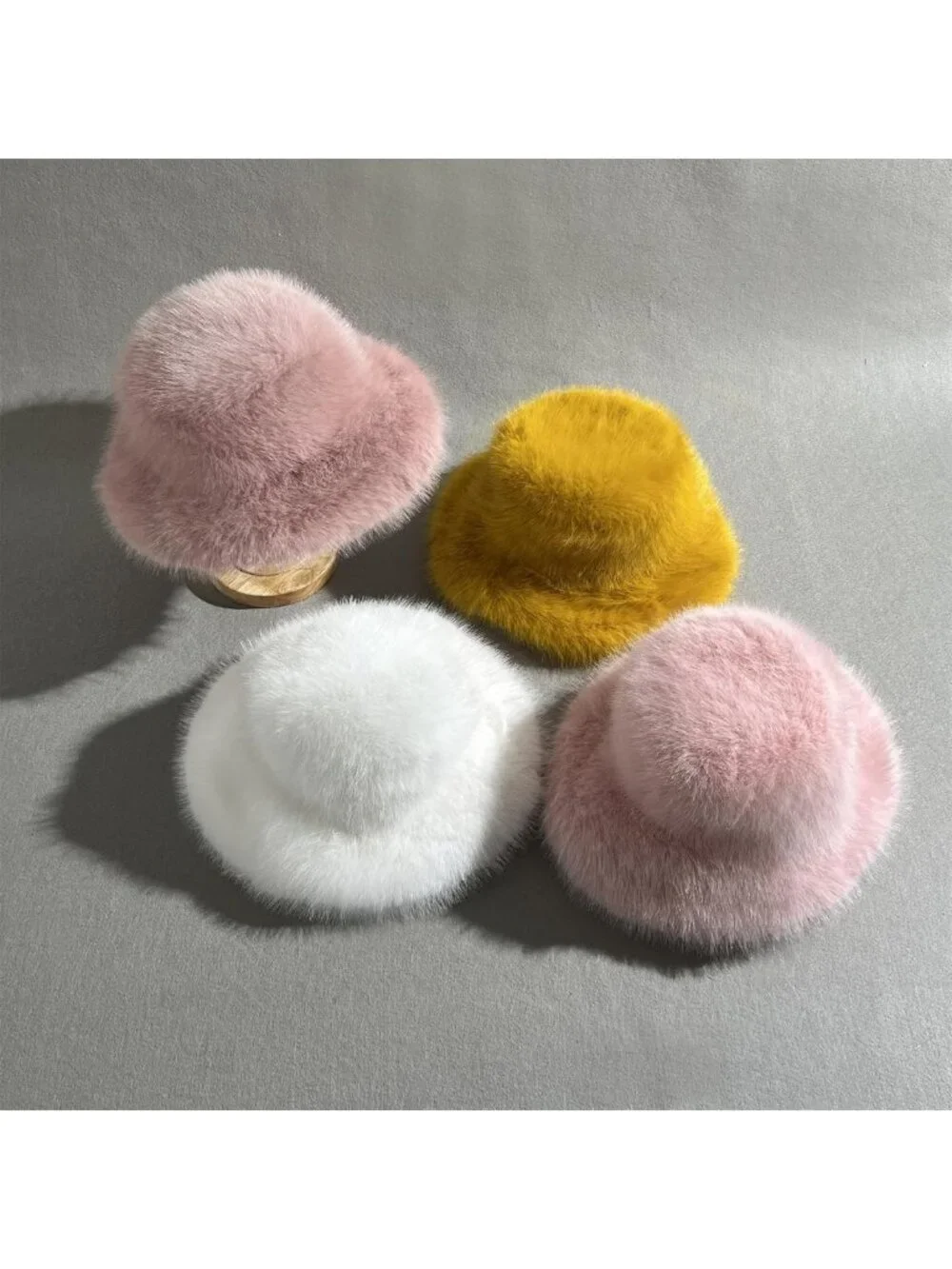 Cozy Oversized Faux Fur Bucket Hat for Women – Soft & Fluffy Winter Accessory